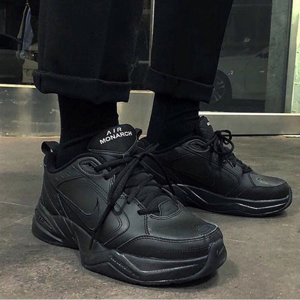 🖤 Nike Air Monarch Sneakers